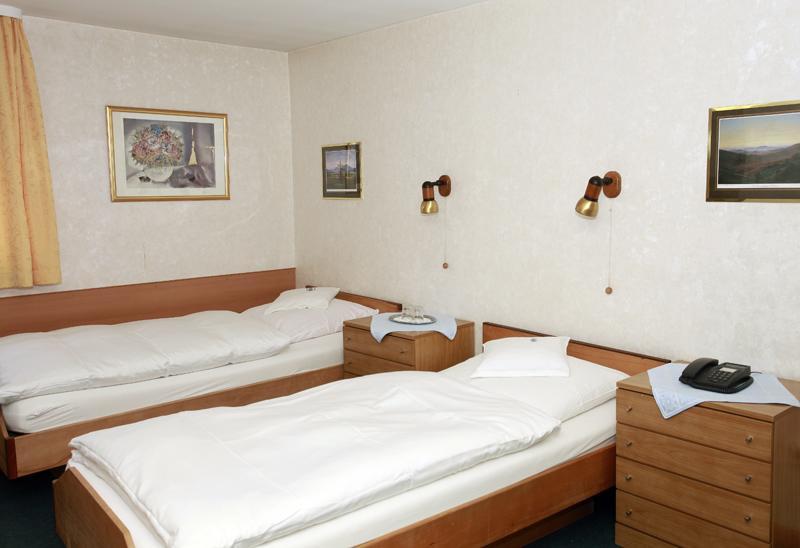 Hotel Haus Isenburg Neu-Isenburg Exterior photo